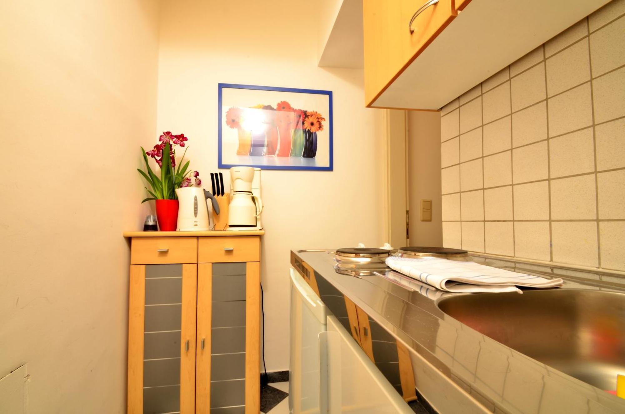 All-in Longterm Cozy - Free Parkingcard For 21 District Apartment Wien